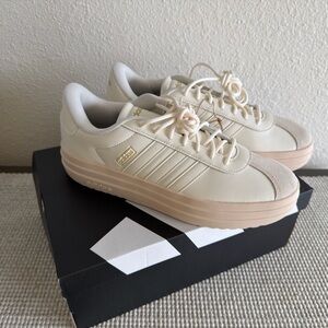 Adidas Women's Beige and Gold Sneakers